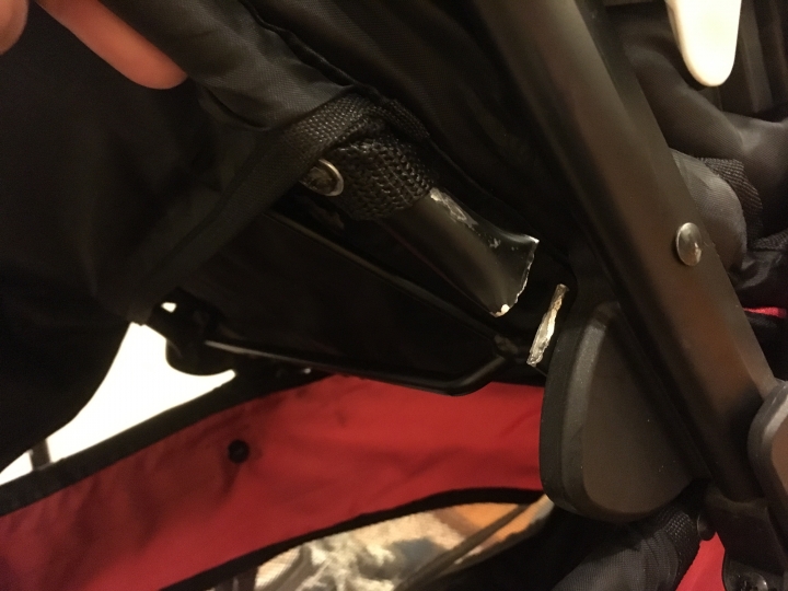請教CHICCO嬰兒推車骨架斷裂!!!!