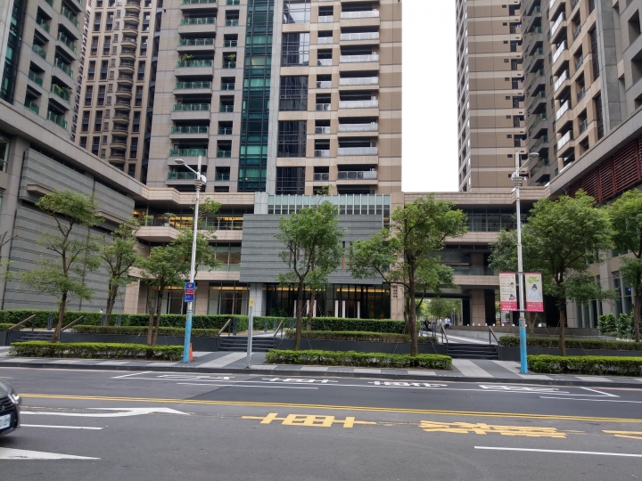 請問 厚生大陸橋峰1~2樓商場