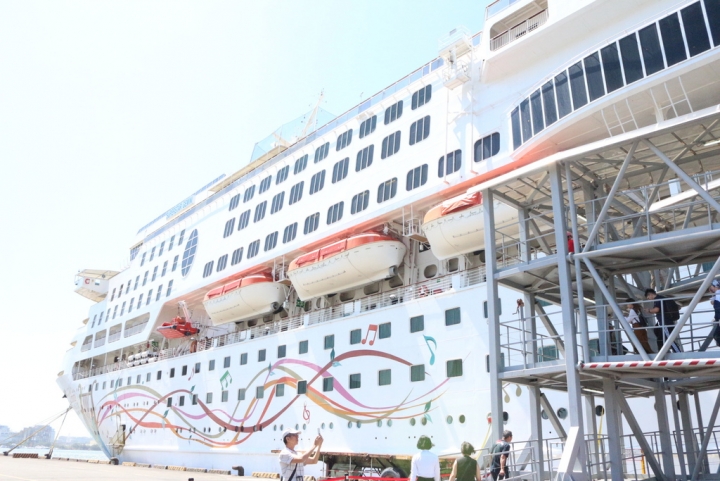 麗星郵輪-奇幻海上之旅:香港航線 欣賞無敵海景與港口夜景