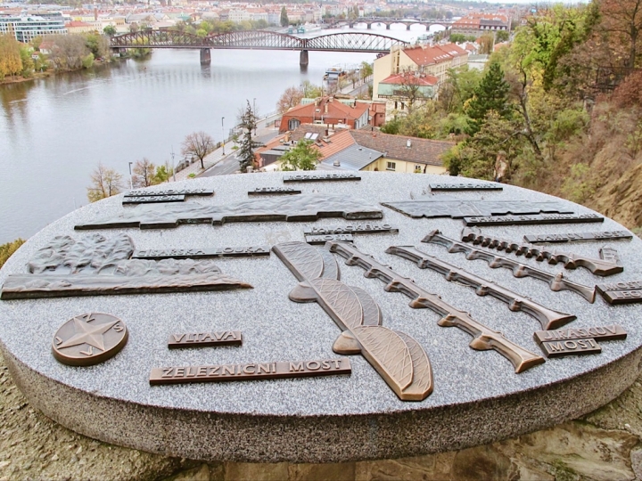 【Czech.走跳】布拉格高堡區-隱身於聖彼得聖保羅教堂內的慕夏濕壁畫