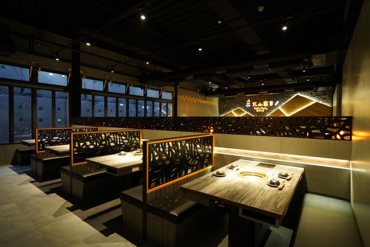 [食記] 竹北。火山岩燒肉 新開幕!。新鮮高檔食材、燒肉、鍋物雙重享受! 高CP值套餐! 親子家庭聚餐超推薦!