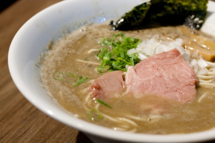 【美食。食記】台北 中山區 有點失望的煮干安全牌 麵屋一燈 拉麵 沾麵