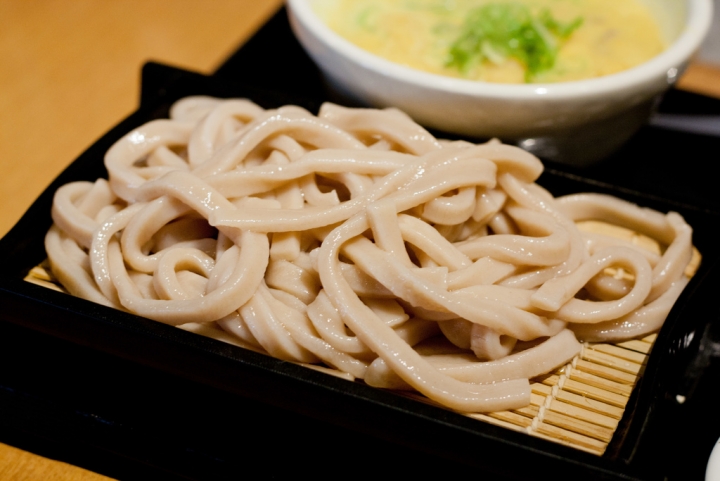【美食。食記】東京 還算可以的便宜咖哩烏龍麵 カレーうどん 千吉 馬喰町店 日本橋 人形町 推薦