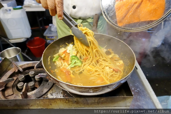 旱溪夜市．餐廳品質夜市價的西班牙海鮮大鍋飯@美力夯大叔