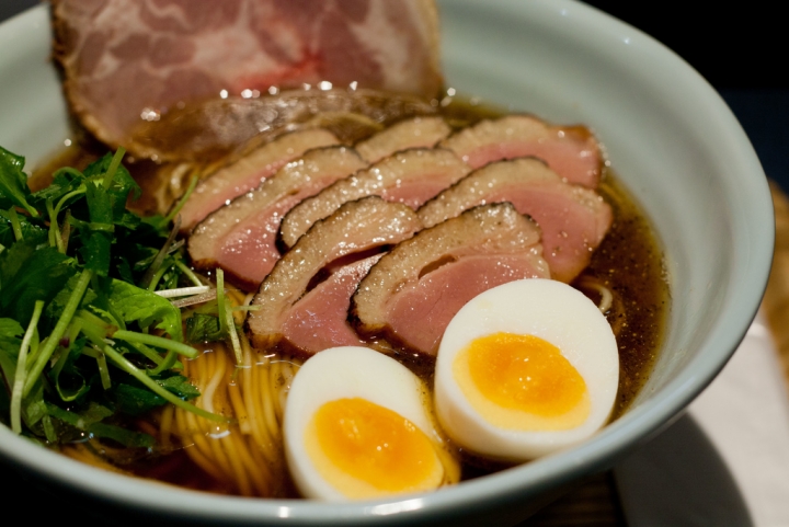 【美食。食記】東京 神田 四種醬油的和諧風味 麺巧 潮 拉麵 御茶之水 推薦