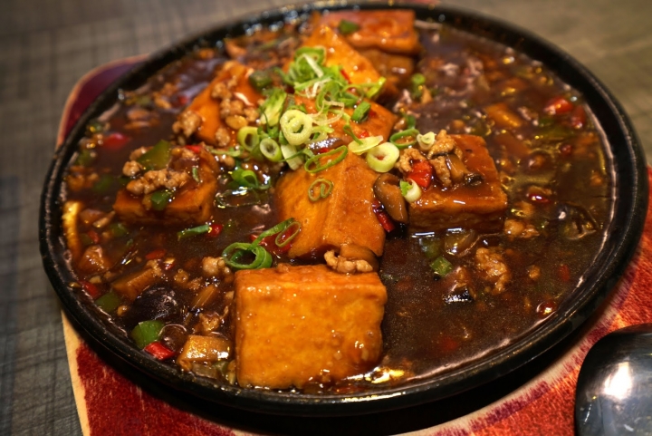 [食記] 台北東區星馬料理-鴨皇閣 D'Palace。台北東區最好吃的當歸烤鴨(近忠孝敦化站)