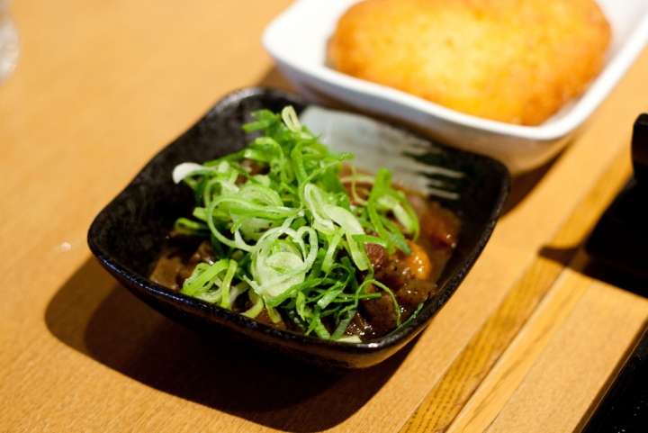 【美食。食記】東京 還算可以的便宜咖哩烏龍麵 カレーうどん 千吉 馬喰町店 日本橋 人形町 推薦