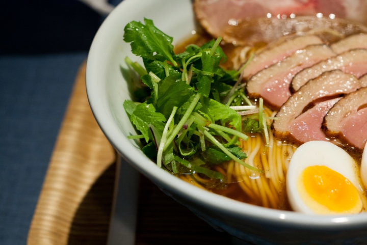 【美食。食記】東京 神田 四種醬油的和諧風味 麺巧 潮 拉麵 御茶之水 推薦