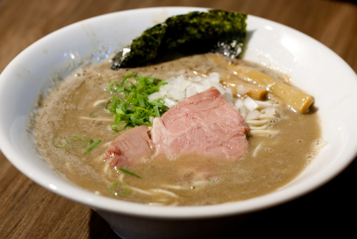 【美食。食記】台北 中山區 有點失望的煮干安全牌 麵屋一燈 拉麵 沾麵