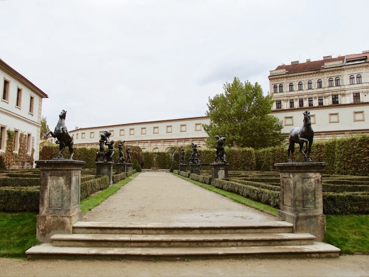 【Czech．走跳】誤入布拉格華倫斯坦宮殿花園一方奢華與卡夫卡博物館