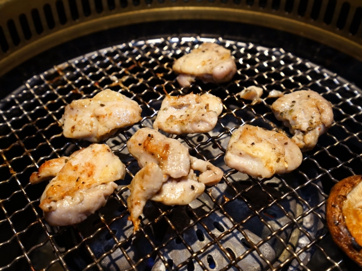 [食記] 竹北。火山岩燒肉 新開幕!。新鮮高檔食材、燒肉、鍋物雙重享受! 高CP值套餐! 親子家庭聚餐超推薦!