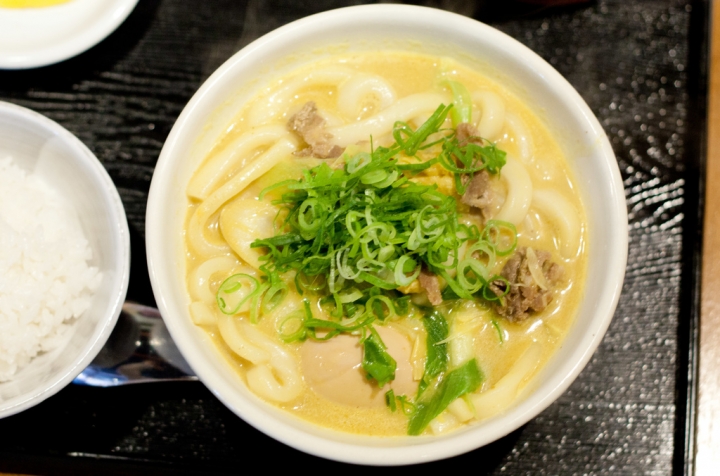 【美食。食記】東京 還算可以的便宜咖哩烏龍麵 カレーうどん 千吉 馬喰町店 日本橋 人形町 推薦