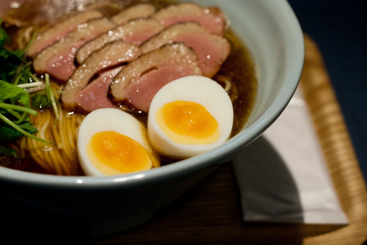 【美食。食記】東京 神田 四種醬油的和諧風味 麺巧 潮 拉麵 御茶之水 推薦