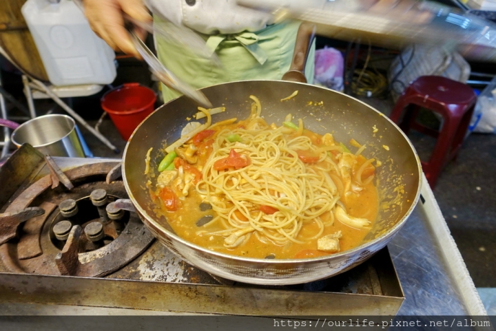 旱溪夜市．餐廳品質夜市價的西班牙海鮮大鍋飯@美力夯大叔