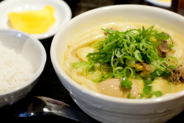 【美食。食記】東京 還算可以的便宜咖哩烏龍麵 カレーうどん 千吉 馬喰町店 日本橋 人形町 推薦
