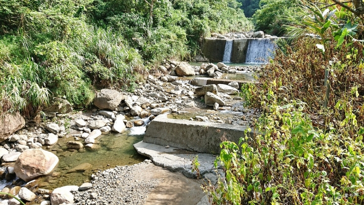 ★嘉義竹崎★【塘湖古道】賞甕缸潭瀑布。