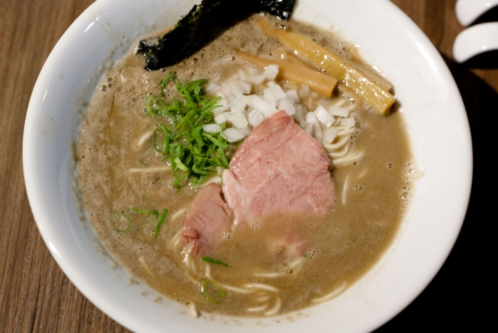 【美食。食記】台北 中山區 有點失望的煮干安全牌 麵屋一燈 拉麵 沾麵