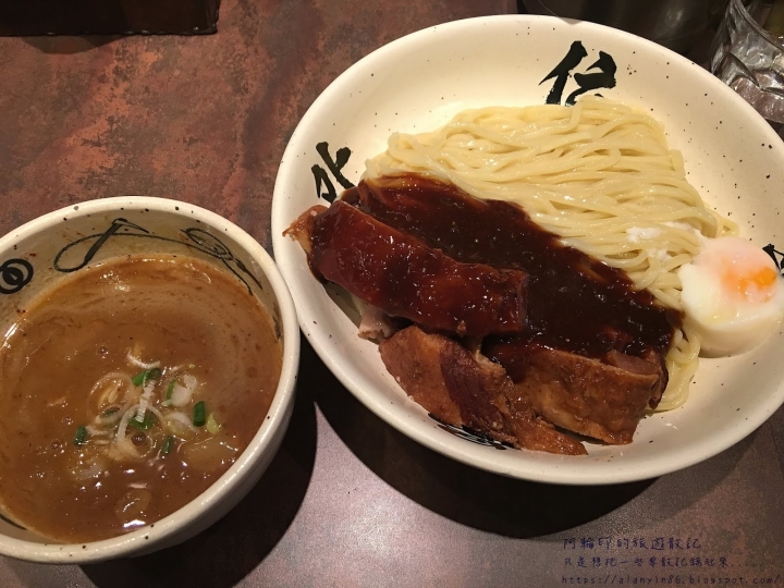 東京朝聖，三日快閃之旅（二）勇者鬥惡龍三十週年特展、Square Enix勇者鬥惡龍主題咖啡館Artnia Cafe 之 哥看的不是遊戲，哥看的其實是回憶 2016.9.1~03