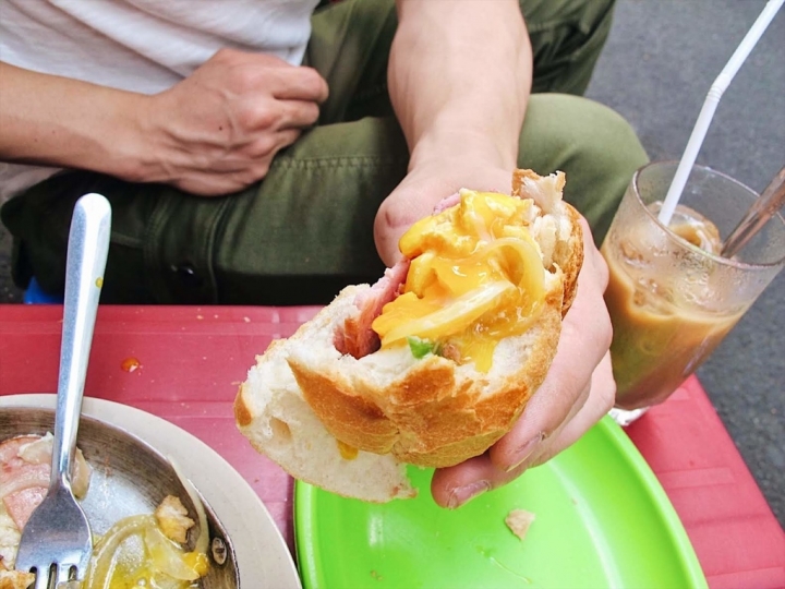 【Vietnam．好食】深入胡志明巷弄-來份道地的越南式早餐Banh Mi Hoa Ma