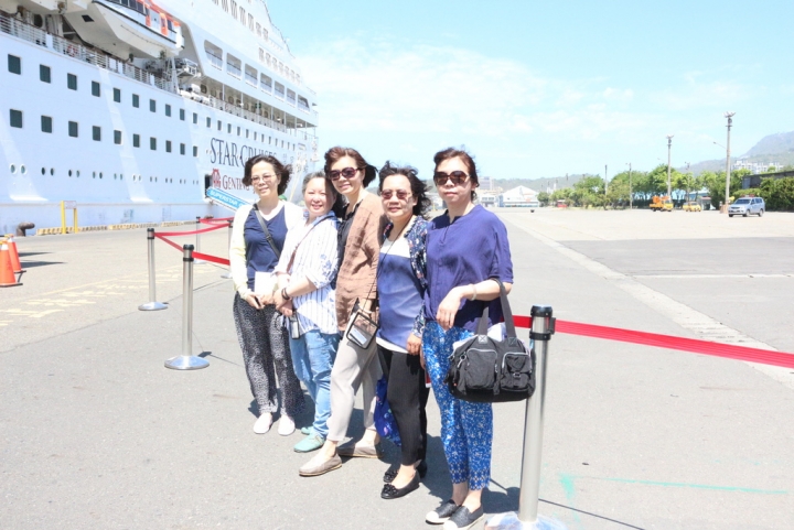 麗星郵輪-奇幻海上之旅:香港航線 欣賞無敵海景與港口夜景