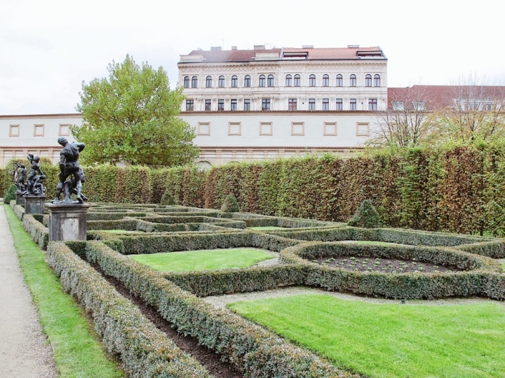 【Czech．走跳】誤入布拉格華倫斯坦宮殿花園一方奢華與卡夫卡博物館