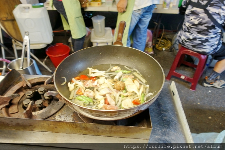 旱溪夜市．餐廳品質夜市價的西班牙海鮮大鍋飯@美力夯大叔