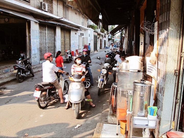 【Vietnam．好食】深入胡志明巷弄-來份道地的越南式早餐Banh Mi Hoa Ma