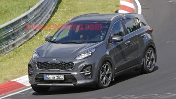 廣州車展新Sportage(KX5)外觀曝光，車頭慘遭毀容。加碼同門兄弟車毀容照