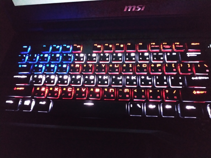 想買GT75VR 7RE-207TW(補照片)