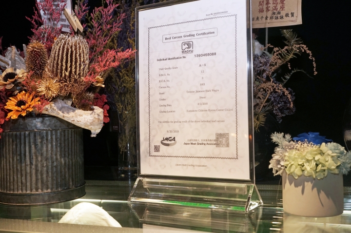 【台南燒肉】肉吧。燒肉 ｜音樂燒肉酒吧的夢幻共演｜霜降度12的A5和牛供應中｜神級食材平價享受｜專人桌邊代烤服務｜