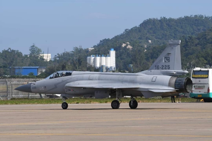 巴基斯坦空軍承認JF17梟龍戰機優秀於其F16A/B戰機