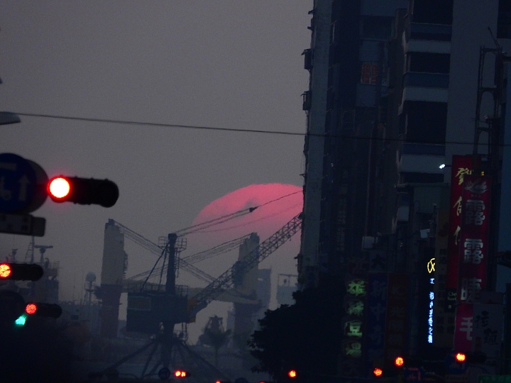 Nikon P1000高雄青年路曼哈頓懸日全記錄