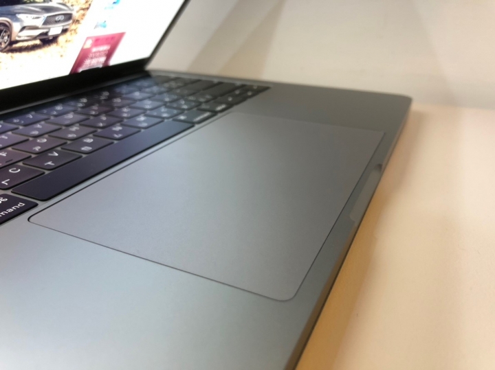 2018 MacBook Pro 13" w/ Touch Bar 開箱