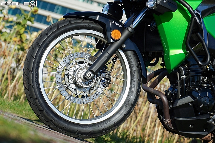 Kawasaki Versys-X 300 Tourer 配備滿載的越野旅行者