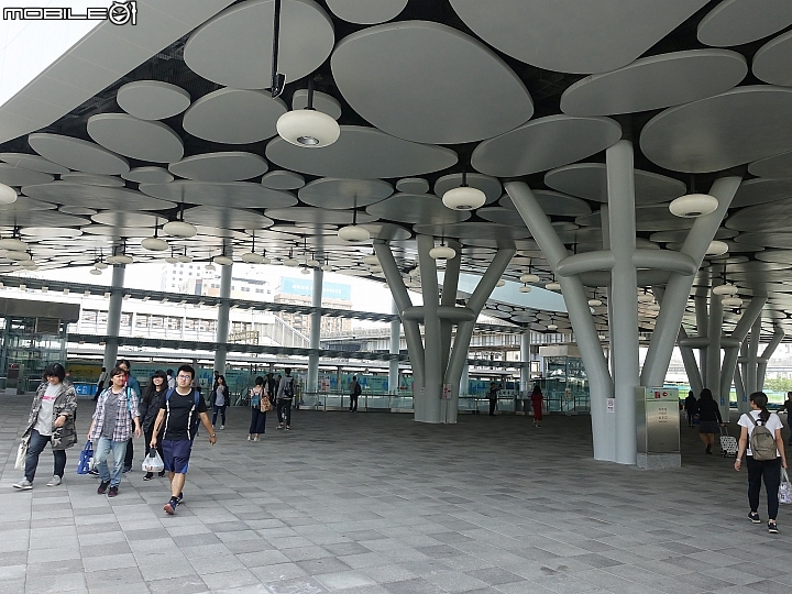 高雄市 三民區 高雄火車站新站 — 高雄鐵道運輸新紀元