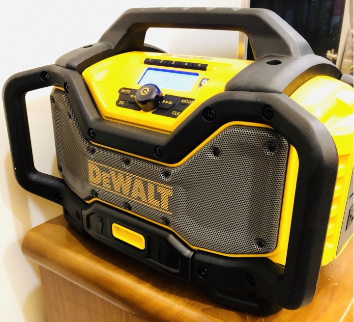 粗獷、狂野遠從千里來相聚 DeWalt DCR-025 手提音響