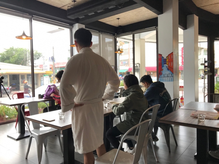 平凡上班族用簡陋道具，拍廣告！？--累到崩潰【有圖有片有花絮】