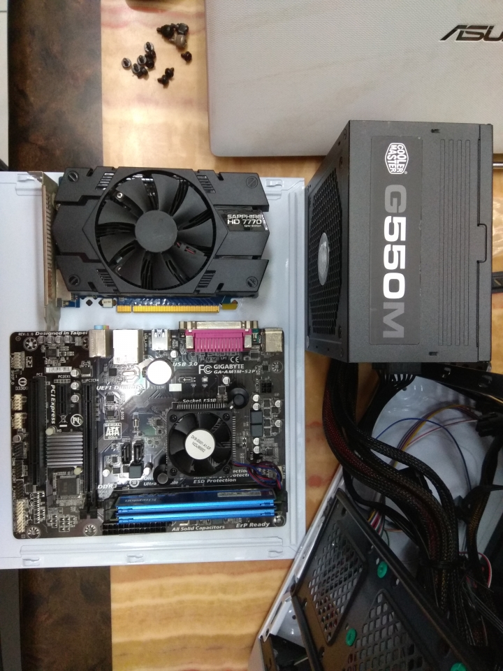 [冷門][小機殼] 鑫谷Segotep 聖徒mini3 M-ATX ITX HTPC 小機殼 開箱組裝簡易心得