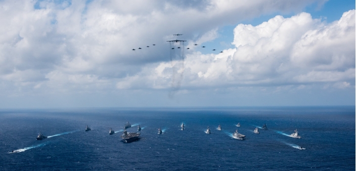 美日南海聯合艦隊演習，B-52反成焦點