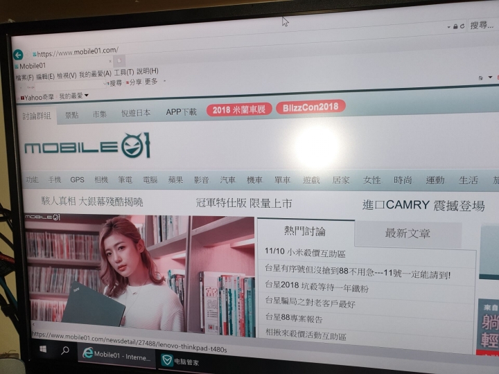 畫面顏色整個變暗，不管到哪地方都是這樣的顏色？誰能幫我看下這是系統本身問題？還是顯示器問題