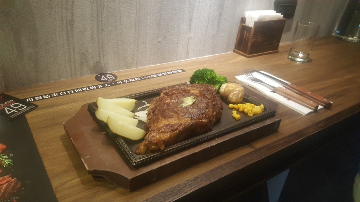 [試吃]ToTsuZen Steak 現切現煎以克計價濕式熟成牛排 投票日的嘗鮮初體驗
