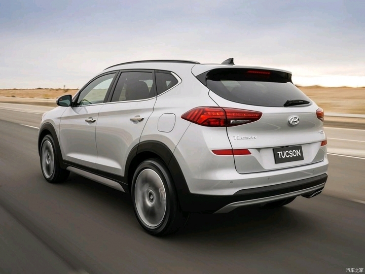 廣州車展新Sportage(KX5)外觀曝光，車頭慘遭毀容。加碼同門兄弟車毀容照