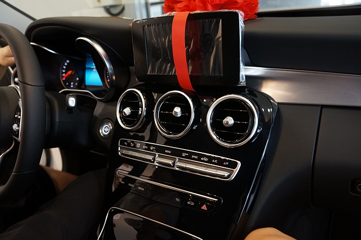 Mercedes Benz C200 EQ Boost 購車心得及開箱喜悅分享。