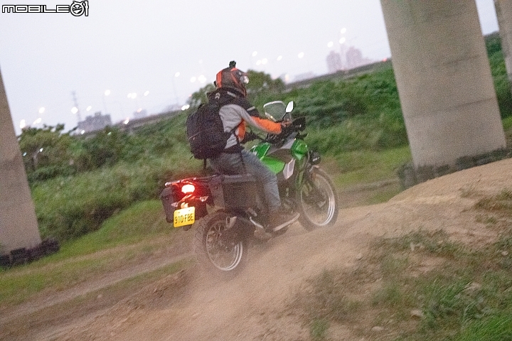 Kawasaki Versys-X 300 Tourer 配備滿載的越野旅行者