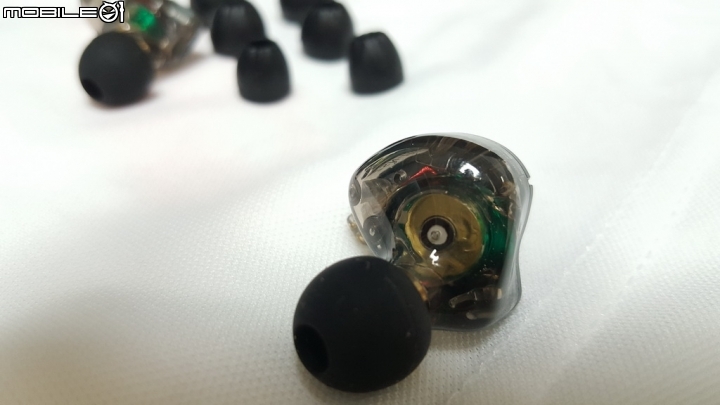 [評測] KZ ZSN 美型圈鐵入耳耳機, 覺得應該把原廠附的耳機都換了