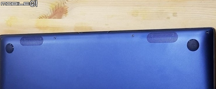 最小的15吋筆電&四面窄邊框 ZenBook 15 UX533 皇家藍