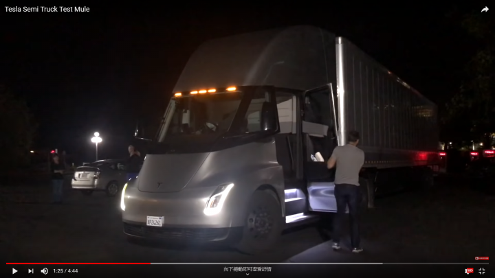 《TESLA Semi》夜間外觀／高速行駛音色 (2018/11)