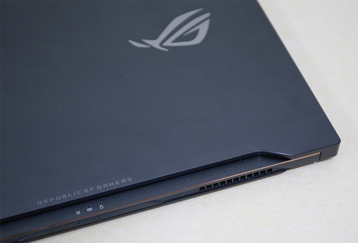 點我看大圖 我的ROG Zephyrus M GM501GS照片開箱 / 硬體小測