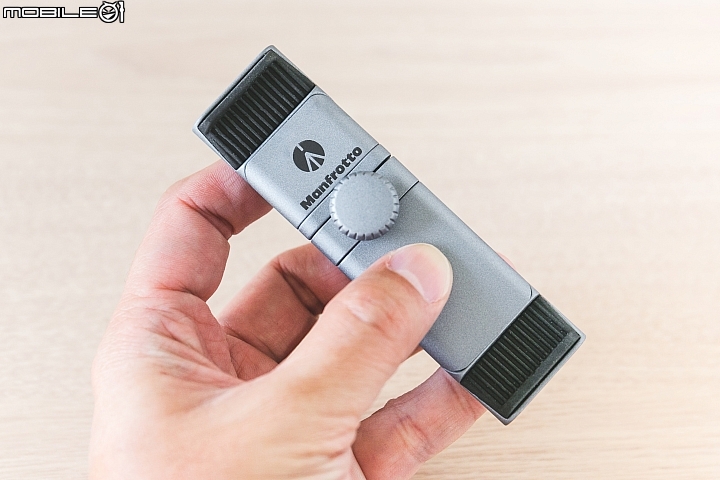 Manfrotto TwistGrip Clamp 鋁合金手機夾開箱分享‧質感上乘 內建冷靴座！