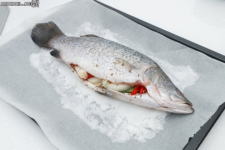 SHARP AX-XP4T 水波爐料理分享：鹽釜烤魚